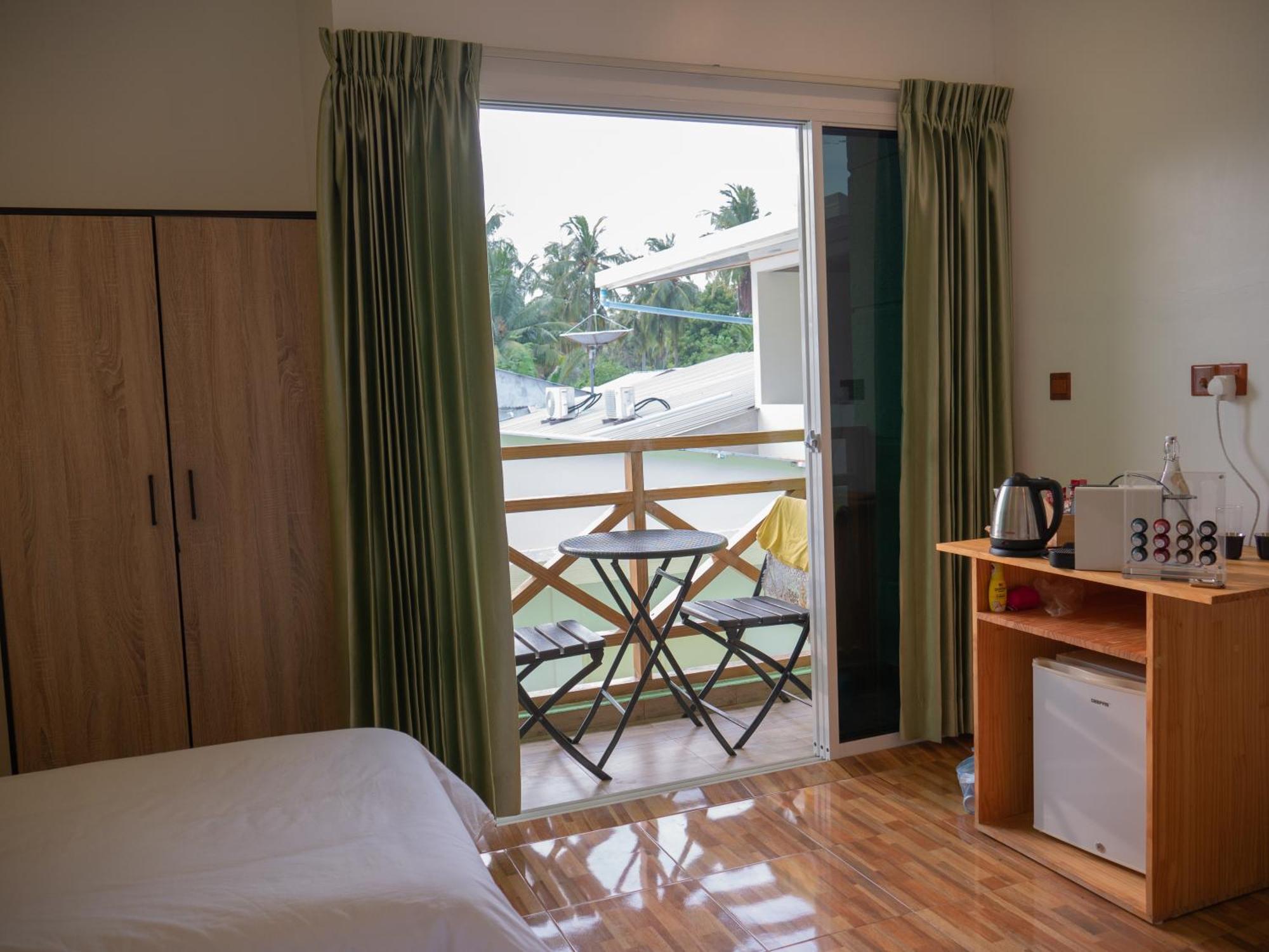 Turtle Maldives - Your Gateway To The Beach & Marine Adventures Await! Omadhoo Eksteriør billede